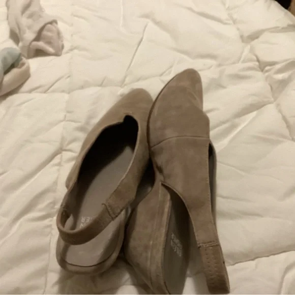 Eileen Fisher Women's Tan Slingback Shoes - Picture 2 of 3